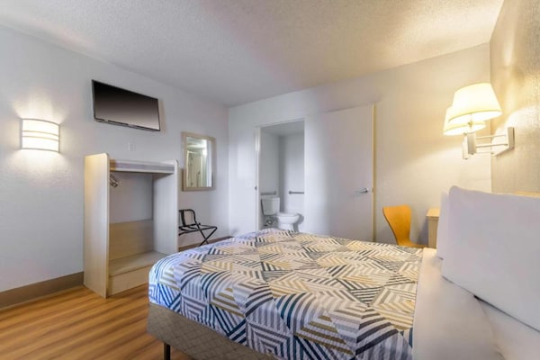 Foto van 1 tweepersoonsbed | Toegankelijk voor mindervaliden/bad - BedRoom