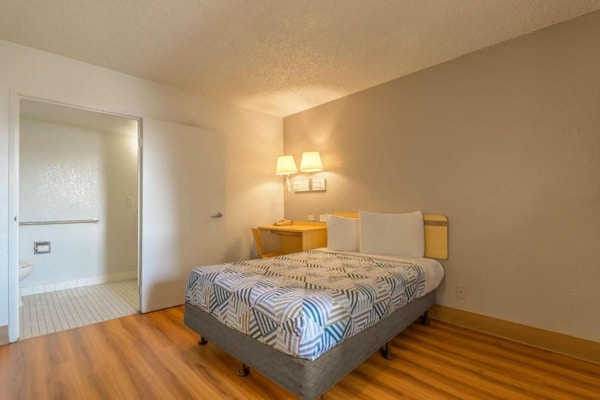 Foto van 1 tweepersoonsbed | Toegankelijk voor mindervaliden/bad - BedRoom