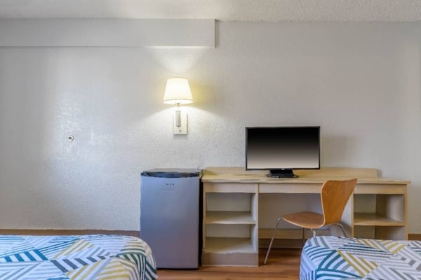 Foto van 2 tweepersoonsbedden | Micfridge - Vakantiehuis in Hayward - Facilities