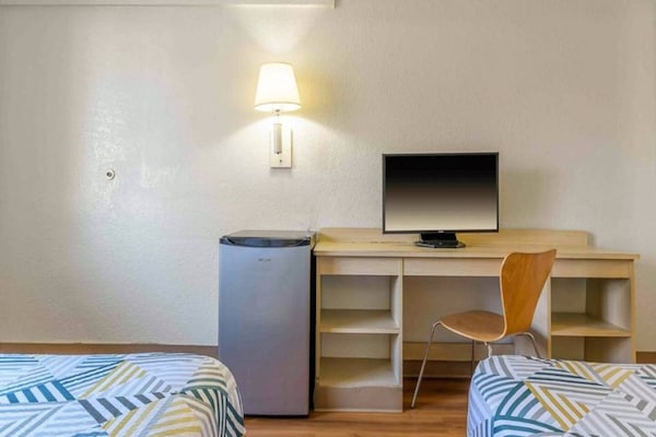 Foto van 2 tweepersoonsbedden | Micfridge - Vakantiehuis in Hayward - BedRoom