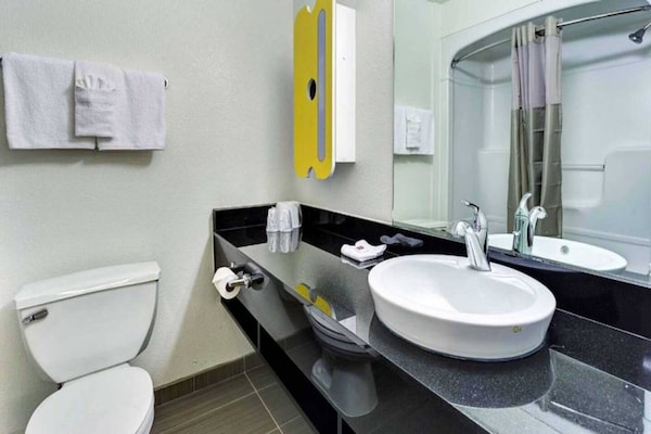 Foto van 2 tweepersoonsbedden | Redwood City - Vakantiehuis in Belmont - BathRoom