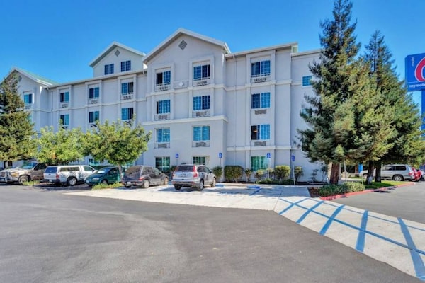 Foto van 2 tweepersoonsbedden | Redwood City - Vakantiehuis in Belmont - Facilities