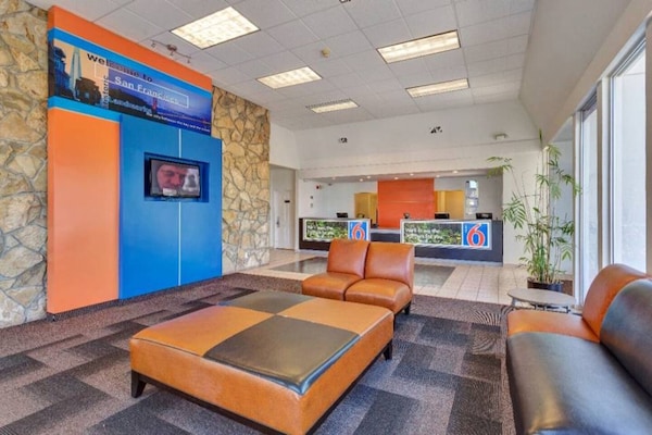 Foto van 2 tweepersoonsbedden | Redwood City - Vakantiehuis in Belmont - FloorPlan