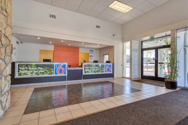 Foto van 2 tweepersoonsbedden | Redwood City - Vakantiehuis in Belmont - FloorPlan