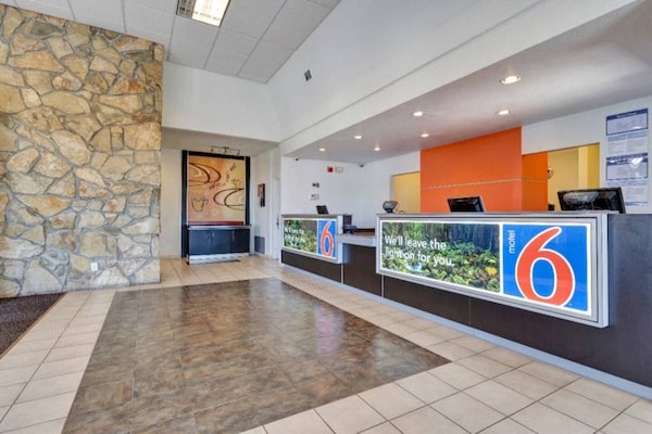Foto van 2 tweepersoonsbedden | Redwood City - Vakantiehuis in Belmont - FloorPlan