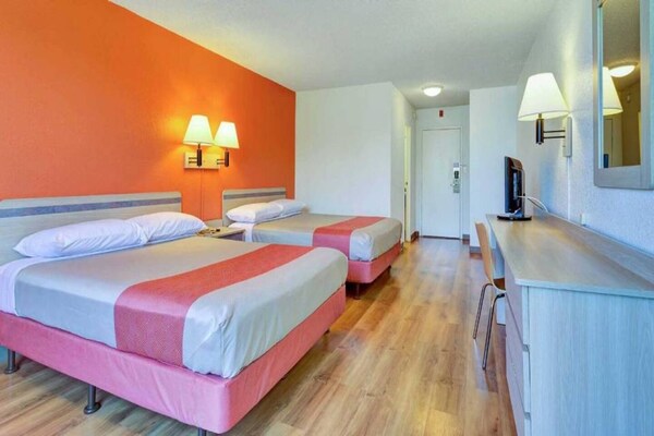 Foto van 2 tweepersoonsbedden | Redwood City - Vakantiehuis in Belmont - BedRoom