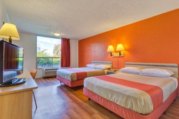 Foto van 2 tweepersoonsbedden | Redwood City - Vakantiehuis in Belmont - BedRoom