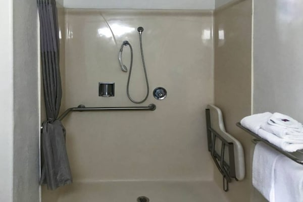 Foto van 1 tweepersoonsbed (queensize) | Roken toegestaan, koelkast (Mcfridge) - Facilities