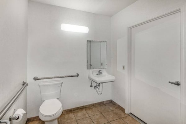 Foto van 1 kingsize bed | Roken toegestaan, koelkast aanwezig - BedRoom