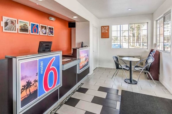 Foto van 1 kingsize bed | Badkuip met mobiele toegang Nsmk Micfridg - FloorPlan