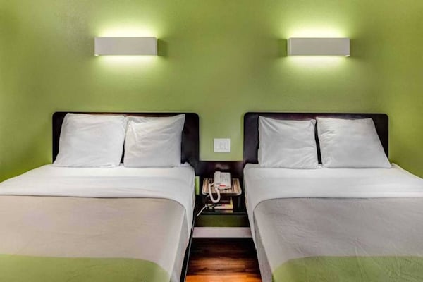 Foto van 2 tweepersoonsbedden | Niet-roken, koelkast - Vakantiehuis in Visalia - BedRoom