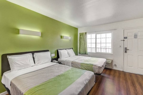 Foto van 2 tweepersoonsbedden | Niet-roken, koelkast - Vakantiehuis in Visalia - Facilities