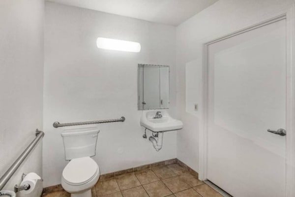 Foto van 2 tweepersoonsbedden | Roken toegestaan, koelkast aanwezig - BedRoom