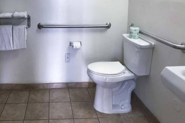 Foto van 2 tweepersoonsbedden | Roken toegestaan, koelkast aanwezig - Facilities
