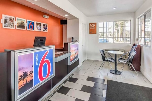 Foto van 2 tweepersoonsbedden | Roken toegestaan, koelkast aanwezig - FloorPlan