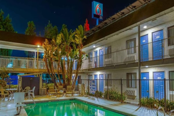 Foto van 2 Volledige Bedden | Ns | Micfridge - Vakantiehuis in Merced - Pool