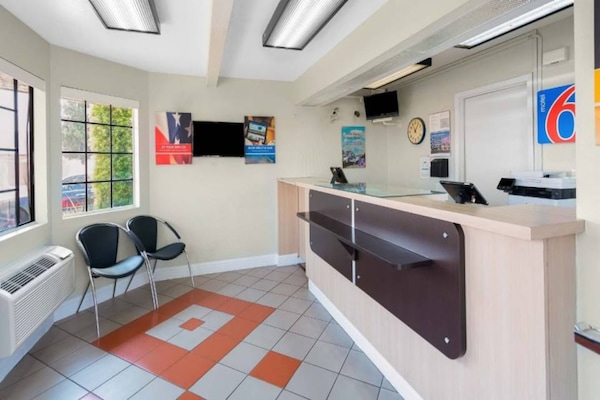 Foto van 2 tweepersoonsbedden | Suite, rokersgedeelte, koelkast - FloorPlan
