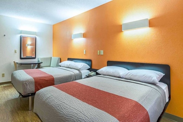 Foto van 2 tweepersoonsbedden (queensize) | Rookvrij - Vakantiehuis in Indianapolis IN - BedRoom