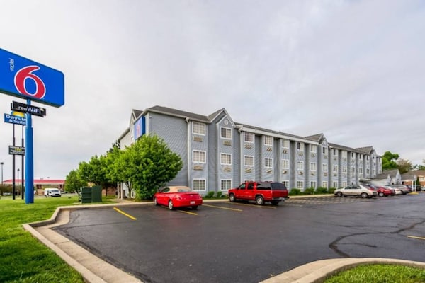 Foto van 2 tweepersoonsbedden (queensize) | Rookvrij - Vakantiehuis in Indianapolis IN - ExteriorSummer