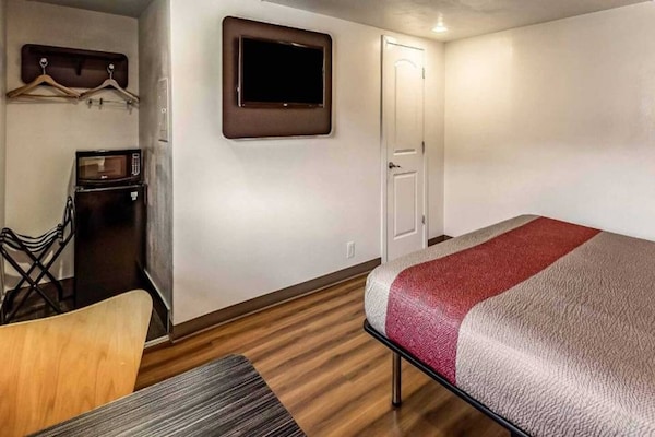 Foto van 1 kingsize bed | Roken toegestaan - Vakantiehuis in ELIZABETH - BedRoom