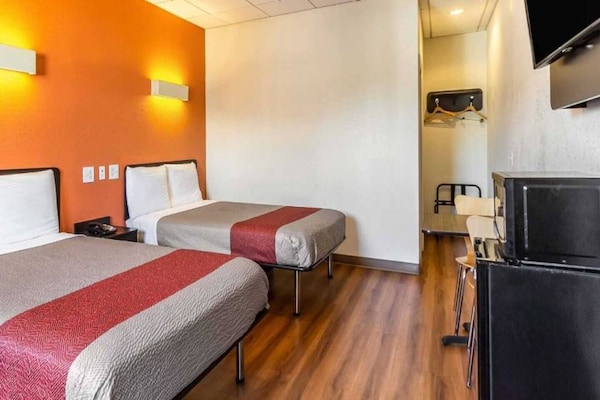 Foto van 4 tweepersoonsbedden | Niet-roken, koelkast - Vakantiehuis in ELIZABETH - BedRoom