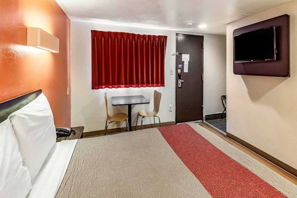 Foto van 1 kingsize bed | Roken toegestaan, bubbelbad - Vakantiehuis in ELIZABETH - BedRoom