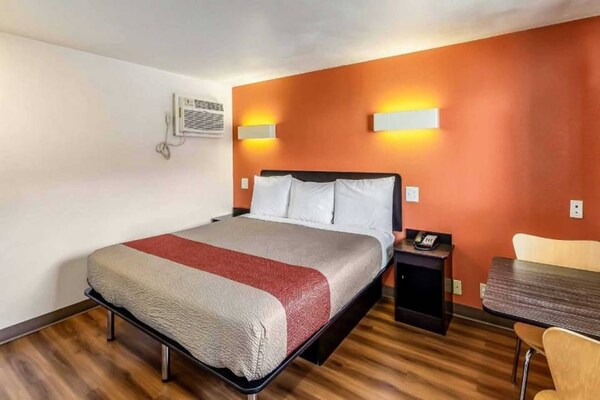 Foto van 1 kingsize bed | Roken toegestaan, bubbelbad - Vakantiehuis in ELIZABETH - BedRoom