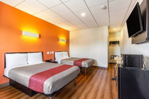 Foto van 2 tweepersoonsbedden | Roken toegestaan - Vakantiehuis in ELIZABETH - BedRoom