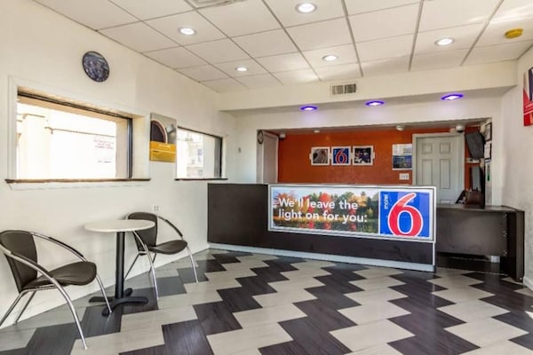 Foto van 2 tweepersoonsbedden | Roken toegestaan - Vakantiehuis in ELIZABETH - FloorPlan