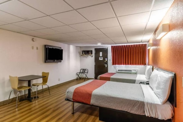 Foto van 2 tweepersoonsbedden | Rookvrij - Vakantiehuis in ELIZABETH - BedRoom