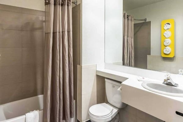 Foto van 2 tweepersoonsbedden | Rookvrij - Vakantiehuis in ELIZABETH - BathRoom