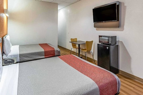 Foto van 2 tweepersoonsbedden | Rookvrij - Vakantiehuis in ELIZABETH - BedRoom