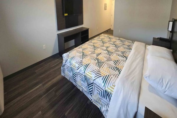 Foto van 1 Kingsize bed | Niet-roken - Vakantiehuis in East Windsor - BedRoom
