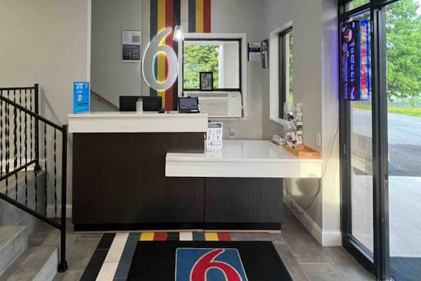 Foto van 1 King Bed | Ns | Bubbelbad - Vakantiehuis in East Windsor - FloorPlan
