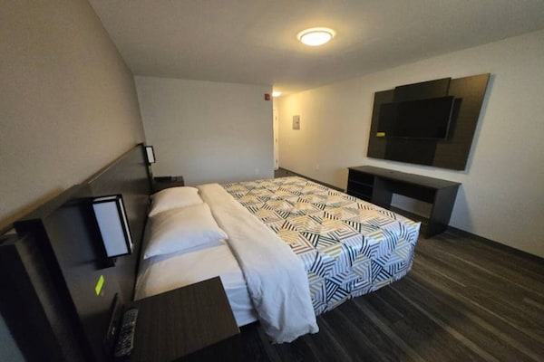 Foto van 1 King Bed | Ns | Bubbelbad - Vakantiehuis in East Windsor - BedRoom