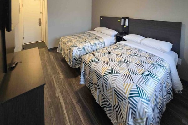 Foto van 2 Queensize Bedden | Ns | Keuken - Vakantiehuis in East Windsor - Facilities