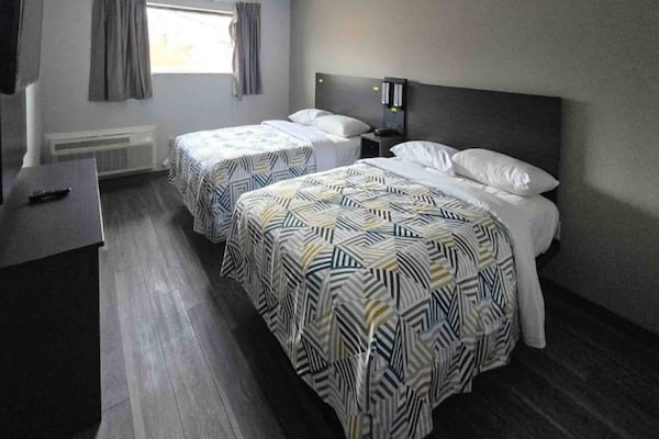 Foto van 2 Queensize Bedden | Ns | Keuken - Vakantiehuis in East Windsor - BedRoom
