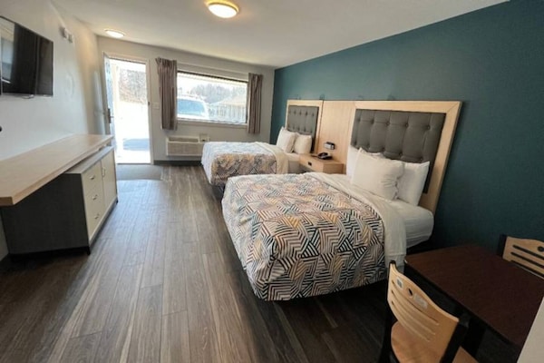 Foto van 2 Queensize Bedden | Ns | Keuken - Vakantiehuis in East Windsor - BedRoom