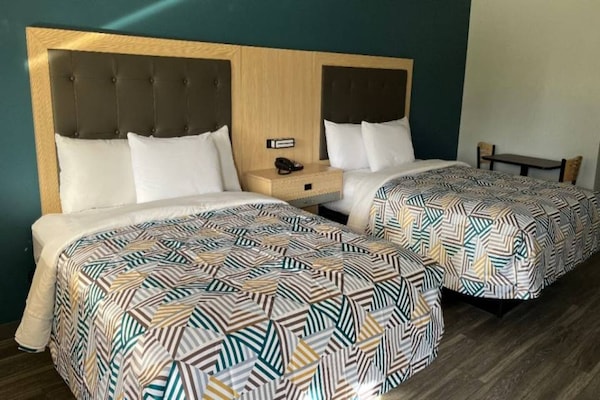 Foto van 2 tweepersoonsbedden | Rookvrij - Vakantiehuis in East Windsor - BedRoom