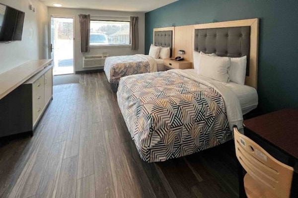 Foto van 2 tweepersoonsbedden | Rookvrij - Vakantiehuis in East Windsor - BedRoom