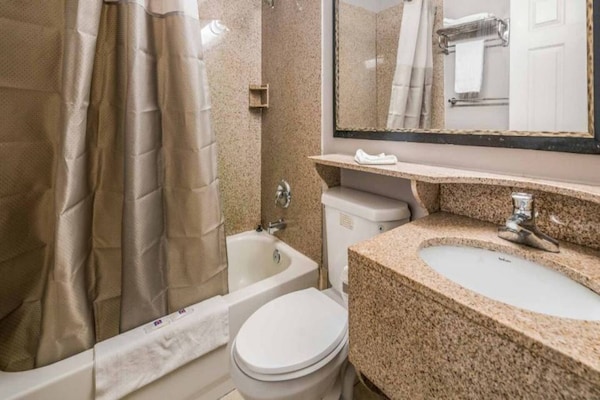 Foto van 1 tweepersoonsbed | Rookvrij - Vakantiehuis in Toms River - BathRoom
