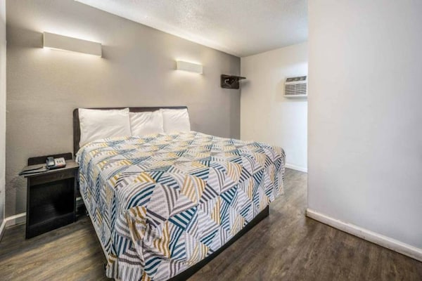 Foto van 1 tweepersoonsbed | Roken toegestaan - Vakantiehuis in Toms River - BedRoom