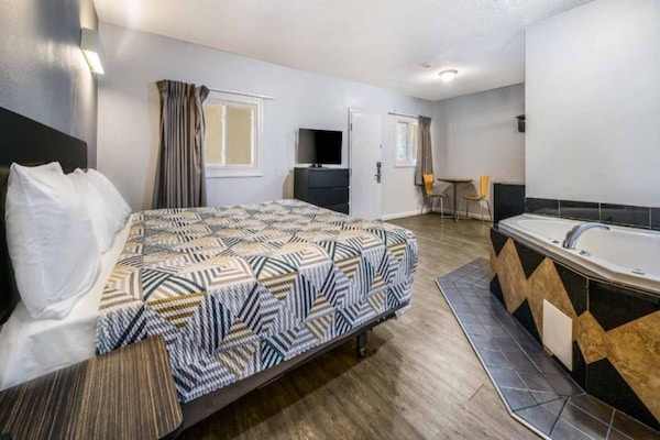 Foto van 1 tweepersoonsbed | Mobiliteit | Douche | Nsmk - Vakantiehuis in Toms River - BathRoom