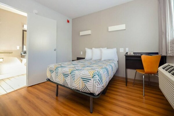 Foto van 1 tweepersoonsbed (queensize) | Rookvrij, minikoelkast - BedRoom