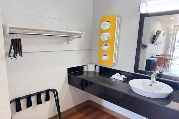 Foto van 1 tweepersoonsbed (queensize) | Rookvrij, minikoelkast - Facilities