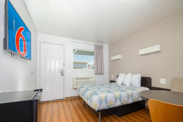 Foto van 1 tweepersoonsbed (queensize) | Rookvrij, minikoelkast - BedRoom