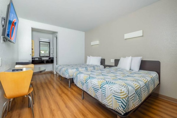 Foto van 1 tweepersoonsbed (queensize) | Rookvrij, minikoelkast - BedRoom