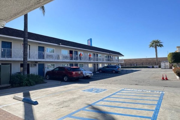 Foto van 2 tweepersoonsbedden | Rookvrij, minikoelkast - Vakantiehuis in ONTARIO - Facilities