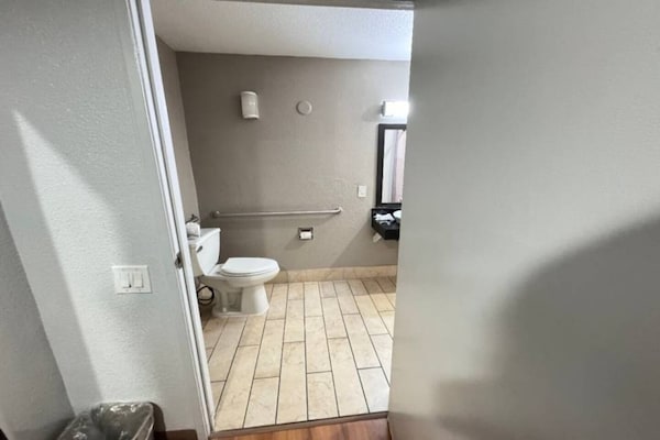 Foto van 2 tweepersoonsbedden | Rookvrij, minikoelkast - Vakantiehuis in ONTARIO - Facilities