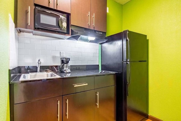 Foto van 1 King Bed | Mobil Access Tub Ns Kitchen - Vakantiehuis in Cypress - Kitchen